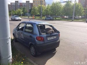 В Минске пьяный бесправник на Daewoo протаранил два автомобиля и опрокинулся 