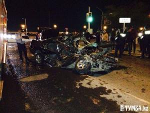 Водитель Opel Vectra чудом выжил в жутком ДТП в Актау 