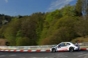Иван Мюллер выиграл вторую гонку WTCC на Нюрбургринге