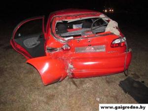Под Волковыском байк врезался в Daewoo, вытолкнул авто в кювет и загорелся