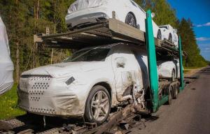 Под Плещеницами пьяный бесправник на Fiat врезался в автовоз с новыми Mercedes 