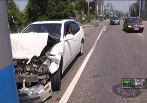ДТП в Алматы: Lexus врезался в пассажирский автобус 