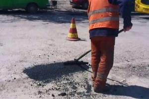 В Иркутске за месяц выполнили около 200 заявок горожан на ямочный ремонт дорог
