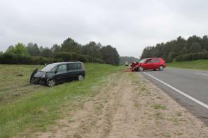 Под Слонимом лоб в лоб столкнулись Volkswagen и Renault 