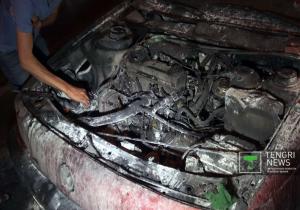 Автомобиль сгорел на улице Розыбакиева в Алматы