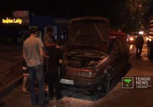 Автомобиль сгорел на улице Розыбакиева в Алматы 