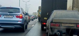 Автомобилисты смогут жаловаться на плохие дорогие через интернет