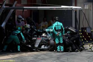 Британская пресса критикует Mercedes