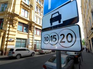 М.Ликсутов: Штраф за парковку на местах для резидентов составит 2,5 тыс. руб.