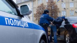 Должник возил пристава на капоте за арестованный мобильник