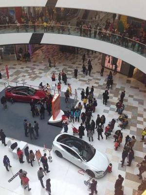Происшествие на выставке с Tesla 