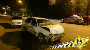 Неосмотрительность водителя Honda при развороте закончилась аварией в Алматы 