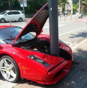 Авария с участием Ferrari Enzo в Южной Корее 