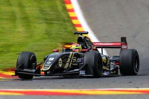 Матьё Ваксивьер выигрывает первую гонку Формулы Renault 3.5 в Спа