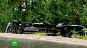 В Армении перевернулся военный грузовик