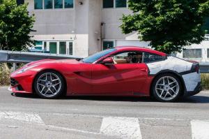 Шпионские снимки Ferrari F12 M 2016 года 