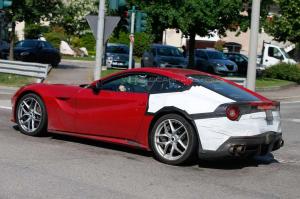 Шпионские снимки Ferrari F12 M 2016 года 