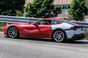 Шпионские снимки Ferrari F12 M 2016 года 