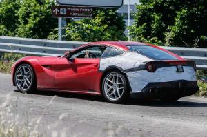 Шпионские снимки Ferrari F12 M 2016 года 