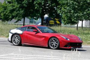Шпионские снимки Ferrari F12 M 2016 года 
