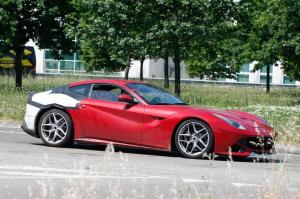 Шпионские снимки Ferrari F12 M 2016 года 