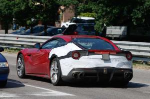 Шпионские снимки Ferrari F12 M 2016 года 