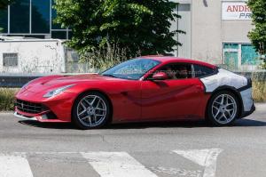 Шпионские снимки Ferrari F12 M 2016 года 