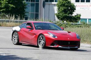 Шпионские снимки Ferrari F12 M 2016 года 