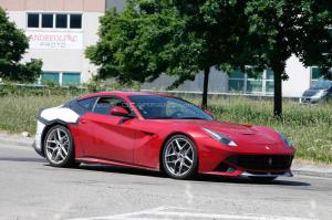 Шпионские снимки Ferrari F12 M 2016 года 