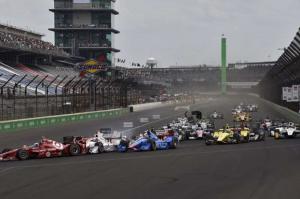 IndyCar: Элио Кастроневесу вернули пять очков
