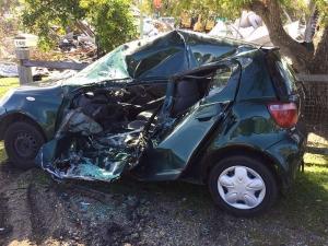 Угонщик бульдозера в Австралии раздавил три автомобиля и снес жилой дом 