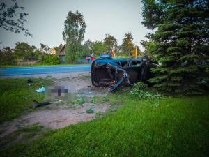 Под Логойском Saab вылетел в кювет и перевернулся: водитель погиб 