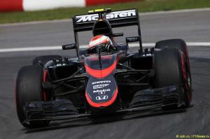 Проблемы с выхлопной системой помешали McLaren