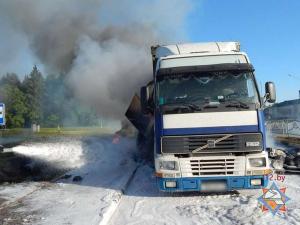 В Орше сгорела фура, перевозившая 12 тонн льноволокна