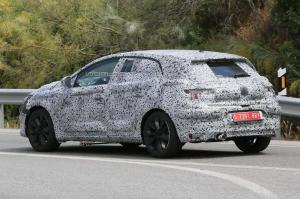 Шпионские снимки Renault Megane 2016 года 