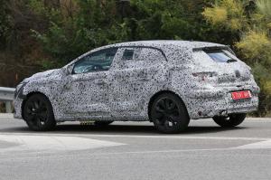 Шпионские снимки Renault Megane 2016 года 