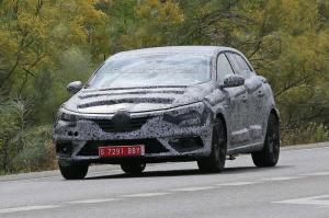 Шпионские снимки Renault Megane 2016 года 
