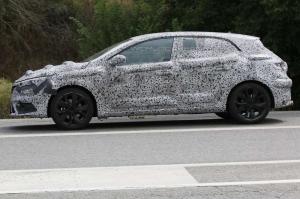 Шпионские снимки Renault Megane 2016 года 