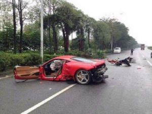 В Китае попал в аварию владелец Ferrari 458 Italia