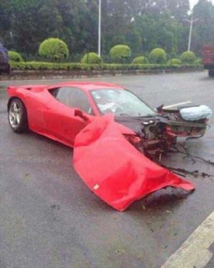 В Китае попал в аварию владелец Ferrari 458 Italia 