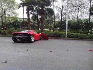 В Китае попал в аварию владелец Ferrari 458 Italia 