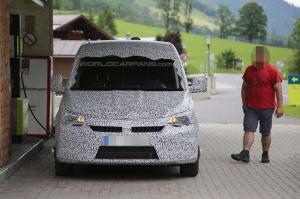Шпионские снимки Skoda Roomster 2016 года 