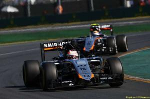 Оба гонщика Force India заработали очки в Мельбурне