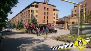 В Алматы неуправляемая бетономешалка едва не врезалась в машину с газовыми баллонами 