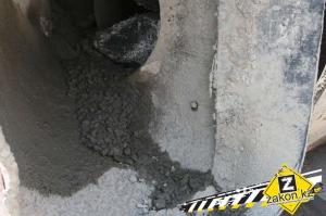 В Алматы неуправляемая бетономешалка едва не врезалась в машину с газовыми баллонами 