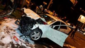 Три человека пострадали при столкновении двух Mercedes в Алматы 