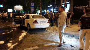 Три человека пострадали при столкновении двух Mercedes в Алматы 