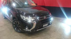 Дизайн обновленного Mitsubishi Outlander PHEV рассекретили до премьеры