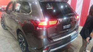 Шпионские снимки Mitsubishi Outlander PHEV 2016 года 
