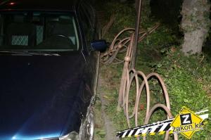 Водитель BMW снес ограждения из-за подрезавшей его машины в Алматы 